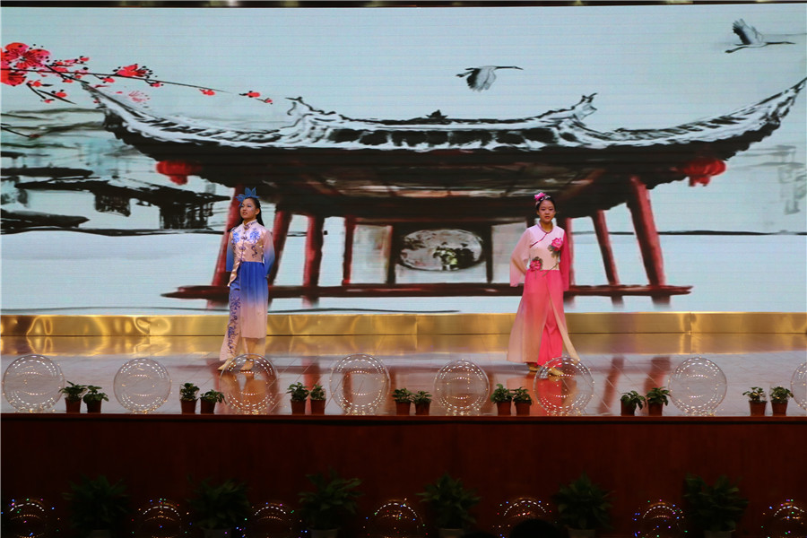 19翩翩舞广袖,似鸟海东来:舞蹈《半壶纱》.jpg
