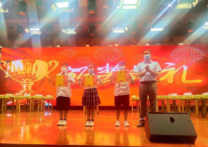 12颁奖.jpg 12颁奖.jpg