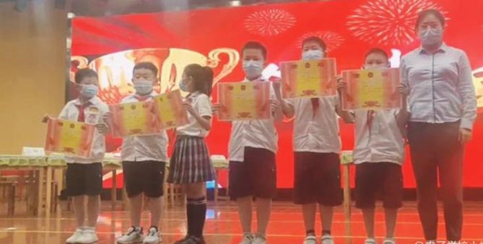 13颁奖.jpg 13颁奖.jpg